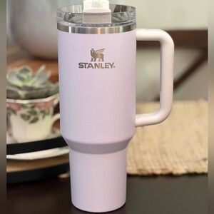 Stanley 40 oz tumbler.